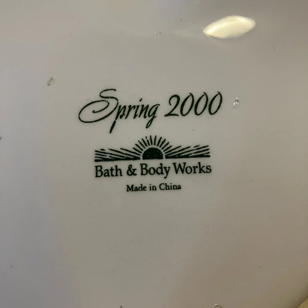 Price ✂️ - Bath & Body Works Ceramic Plate - Spring 2000 Edition (retired) - Picture 3 of 3